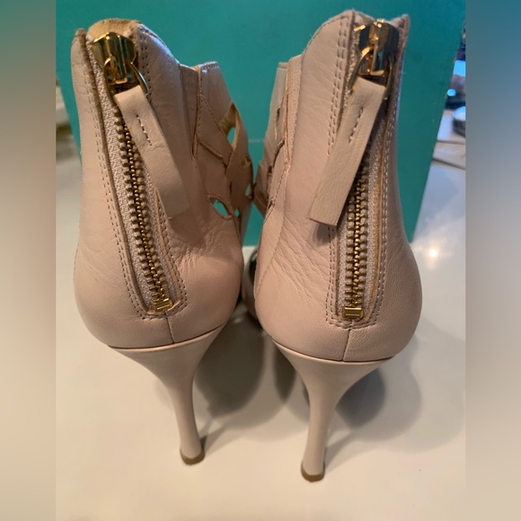 Nine West leather high heel bootie. Size 10 colour cream/nude 4”heel with zip up - Picture 2 of 5